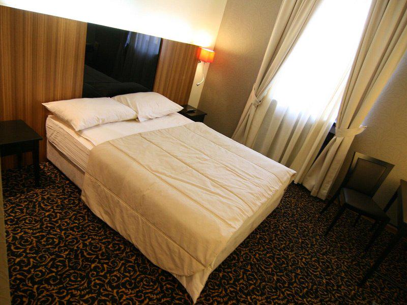 Hotel Crystal