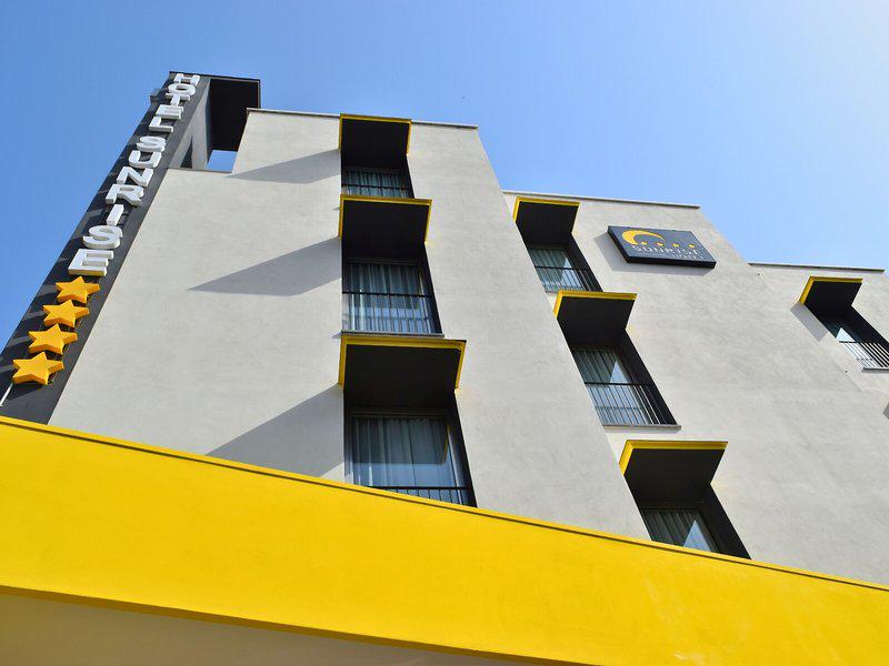 Rolling Hotel