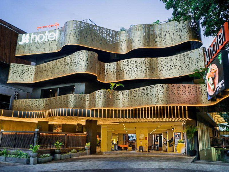 J4 Hotels
