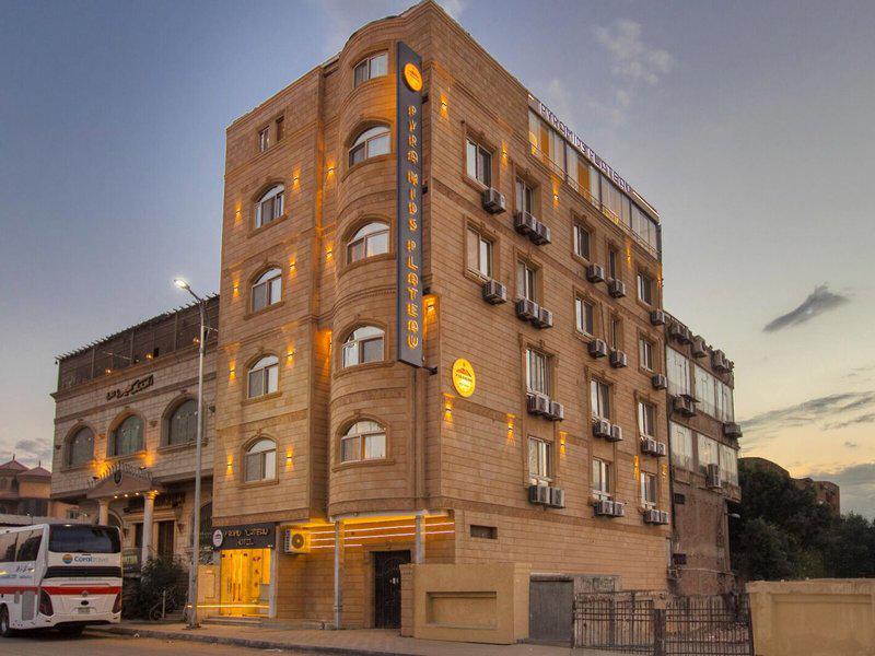 Pyramids Plateau Hotel