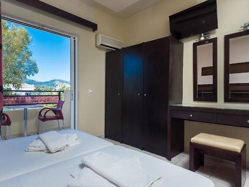 Canadian Hotel