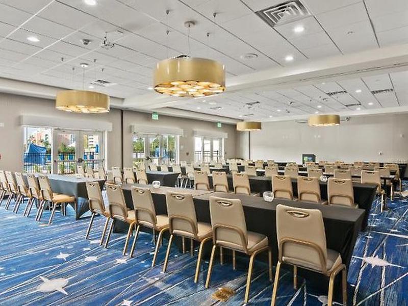 Holiday Inn Express & Suites Orlando - Lake Buena Vista by IHG