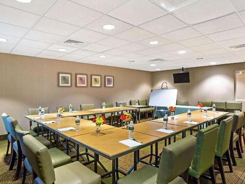 La Quinta Inn & Suites by Wyndham Boston Somerville