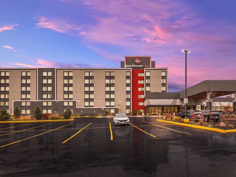 Best Western Plus Toronto North York Hotel & Suites