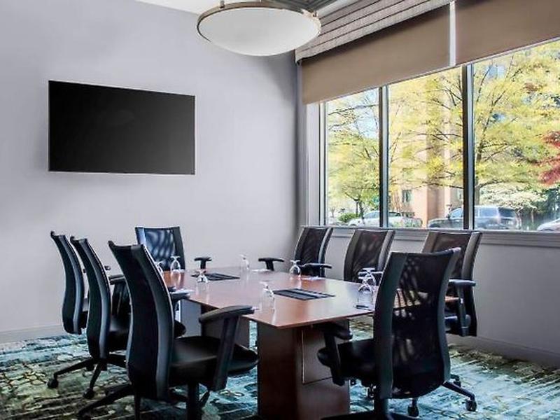 Hampton Inn & Suites Arlington Crystal City DCA
