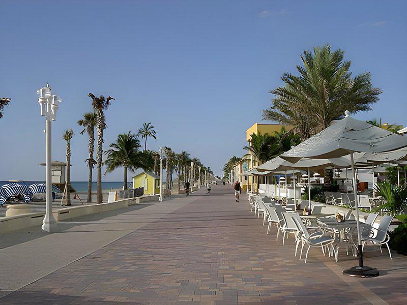 Hollywood Sands Resort