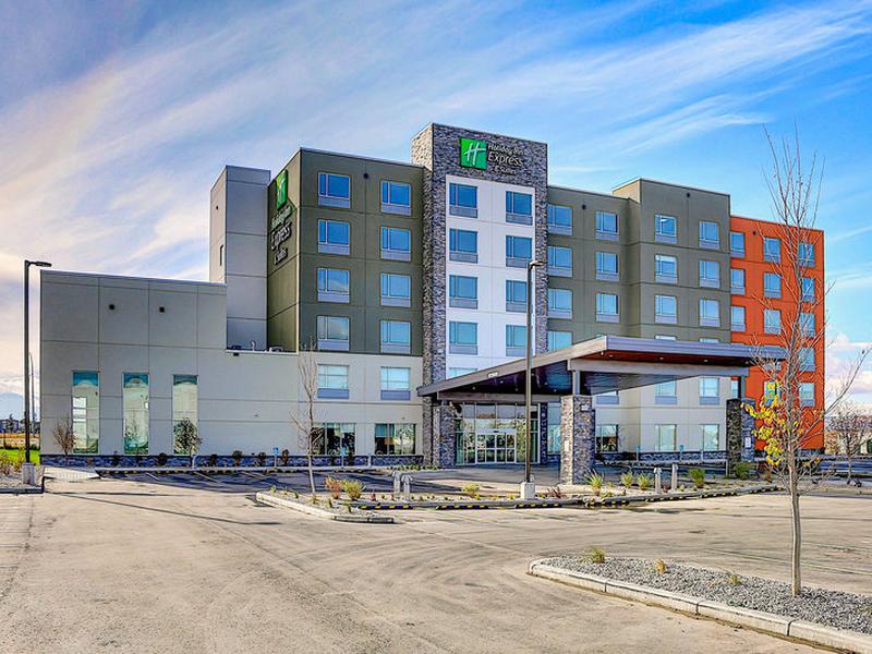 Holiday Inn Express & Suites Calgary Airport Trail NE by IHG