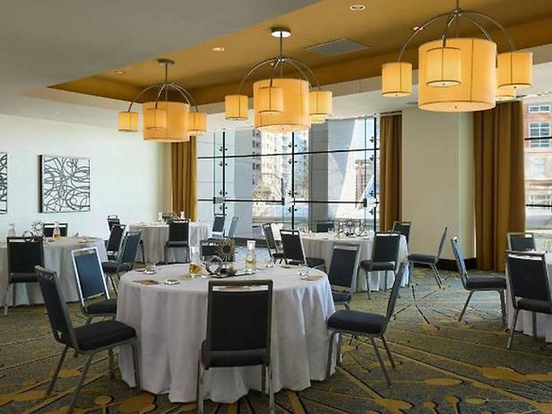 Renaissance Arlington Capital View Hotel