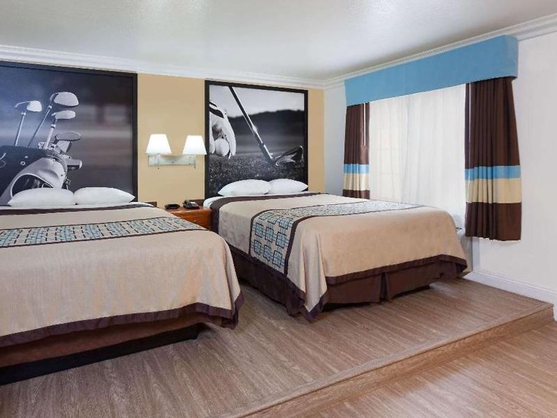 Super 8 by Wyndham Santa Clarita/Valencia