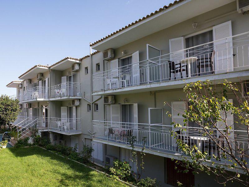 Bella Vista Hotel & Studios