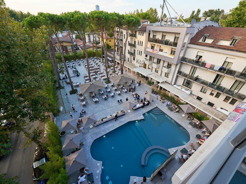 Executive Evolution Hotel
