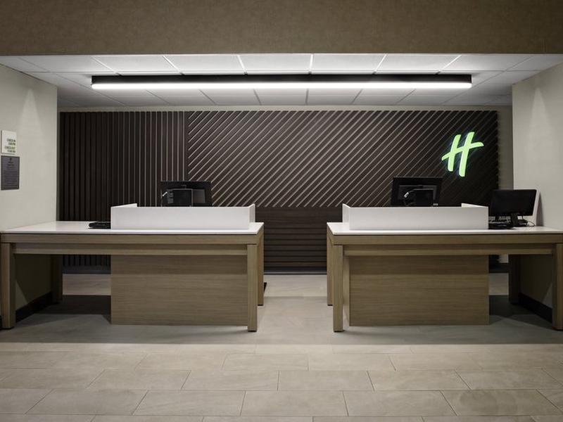 Holiday Inn & Suites Boston Peabody