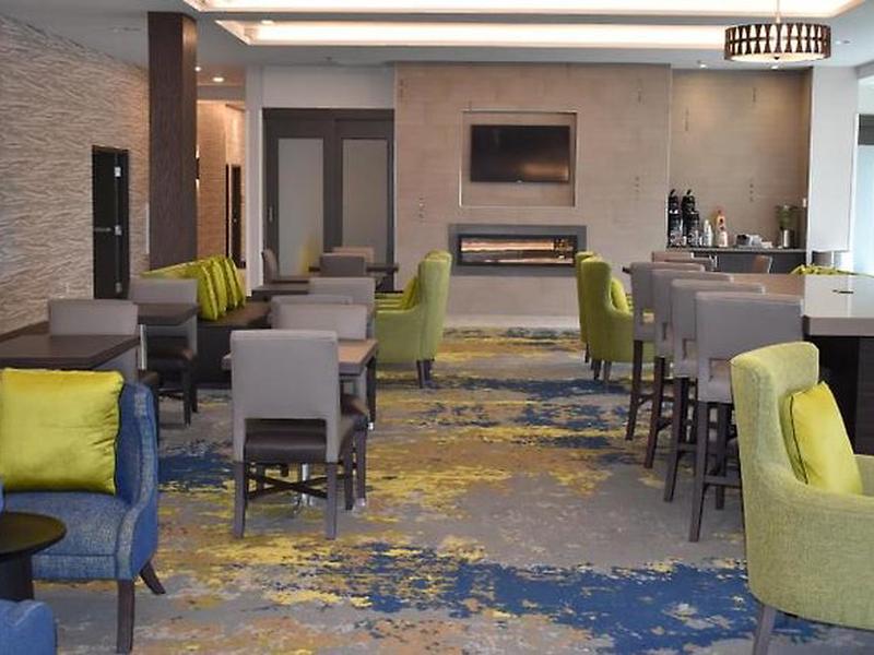 La Quinta Inn & Suites by Wyndham Orlando IDrive Theme Parks