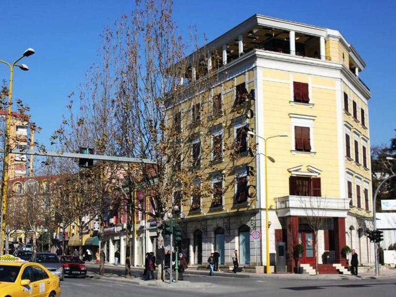 MonarC Hotel