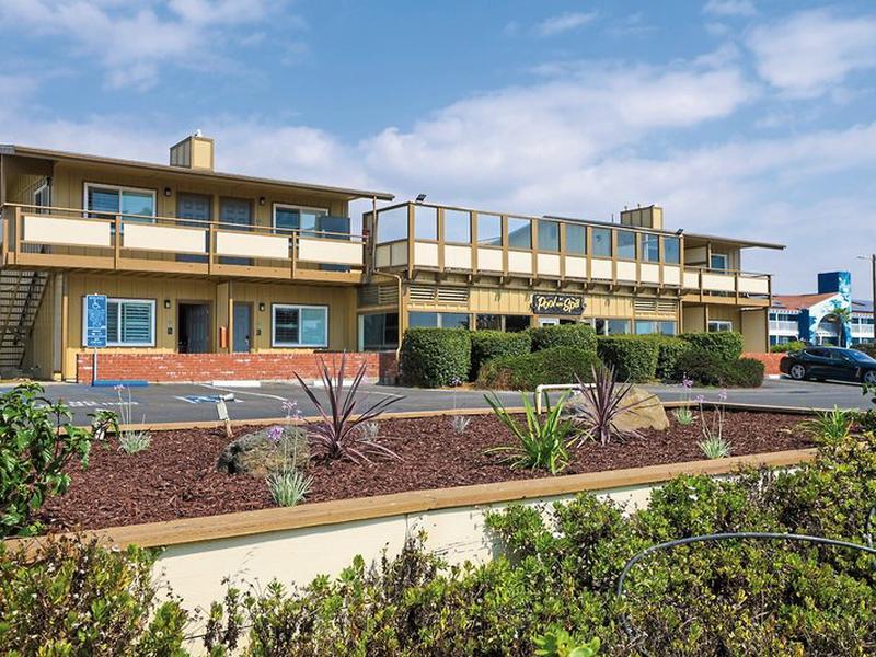 Silver Surf Motel