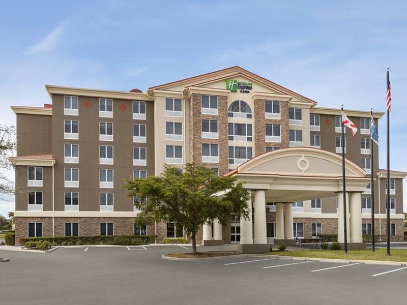 Holiday Inn Express Fort Myers West - The Forum by IHG