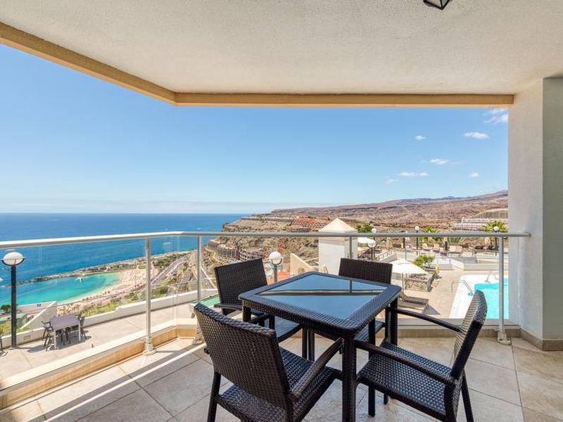 Holiday C. Vista Amadores