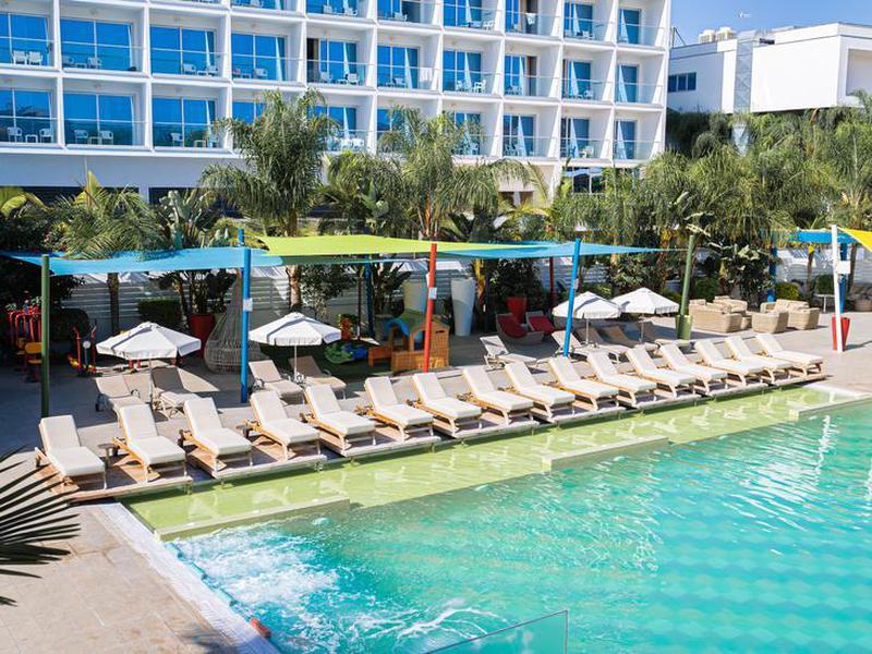 Nicholas Color Hotel