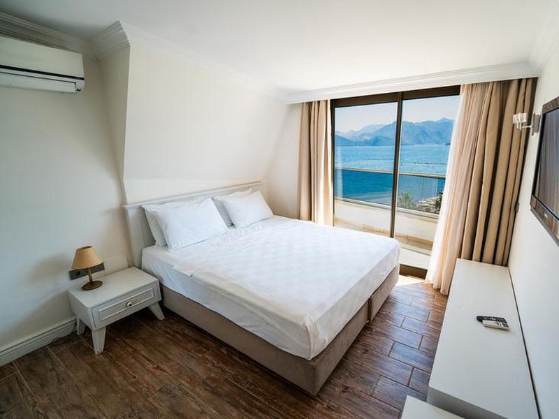 Aurasia Beach Hotel