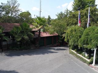 Seven Hills Village (tr)