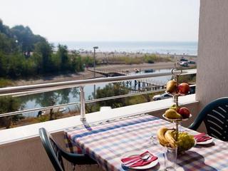 Art I Apartments (tr)