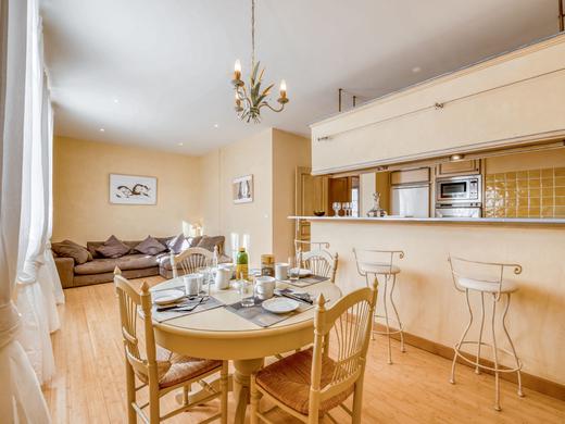 Boulevard Louis Blanc / 4 pax