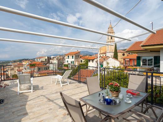 Toni (TZR240) / 4 pax