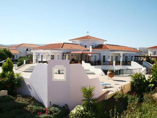 Akamanthea Holiday Village