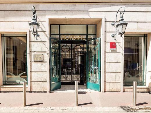 Hôtel le Mondial