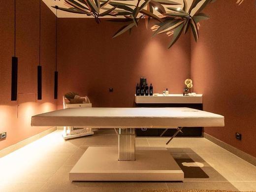 Keight, Curio by Hilton