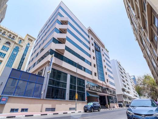 Landmark Summit Hotel