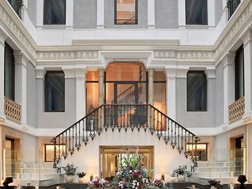 H10 Urquinaona Plaza