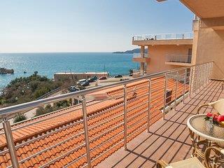 Raymond Apartments (tt)