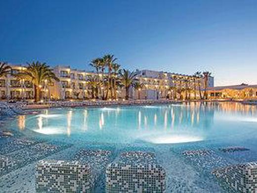 Grand Palladium White Is