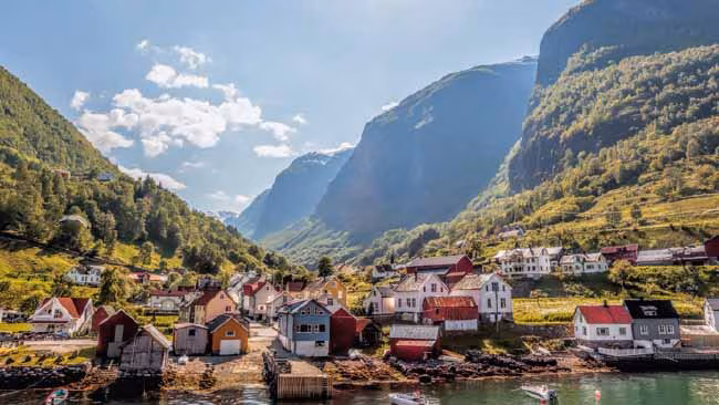 Norwegen - Flam, Dorf am Fjord