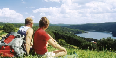 Paar Wanderung in Eifel