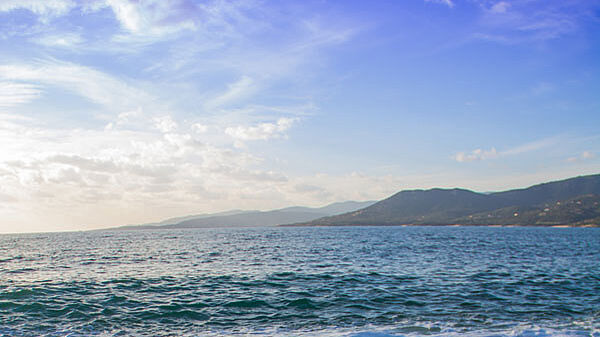 fussabdruecke strand sand meer