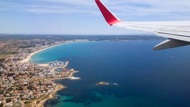 Spanien - Mallorca, Blick über Mallorca aus Flugzeug, Strand El Arenal Ballermann