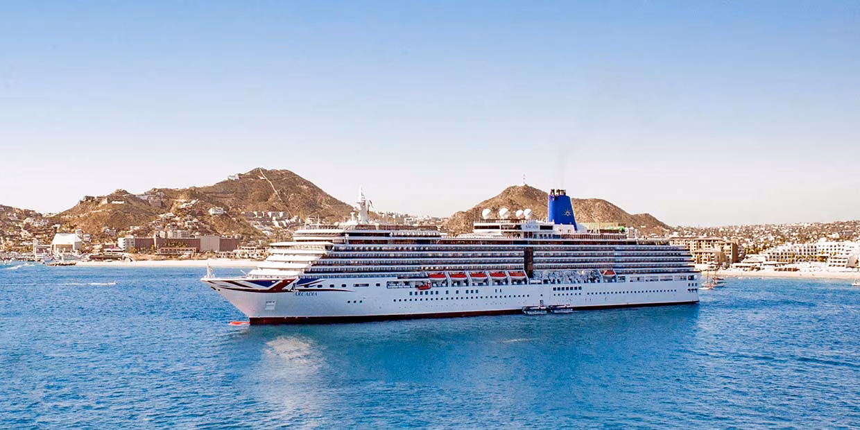 Kreuzfahrtschiff auf hoher See