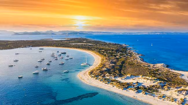 Spanien Formentera, Bucht mit Schiffen