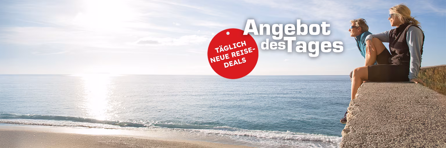 Angebot des Tages, Paar sitzend am Meer