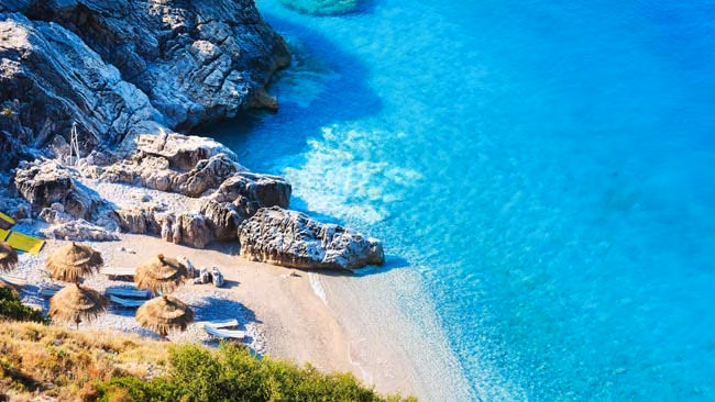 Albanien, Ionische Meeresküste, Strandabschnitt am Meer