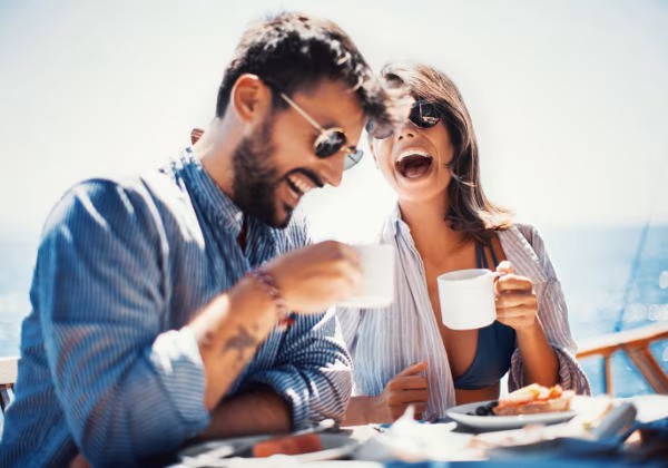 Mann und Frau beim Essen