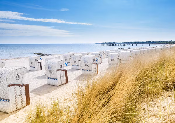 Strandkörbe am Strand der Ostsee