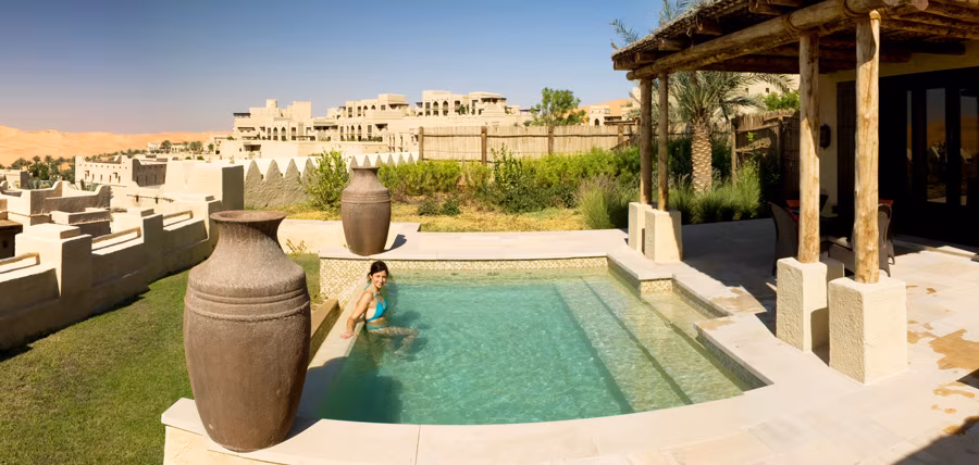 Frau Wüstenhotel Pool