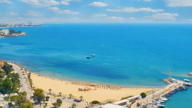 Tunesien - Stadtblick Sidi Bou, Strand am Mittelmeer, Hafen mit Yachten