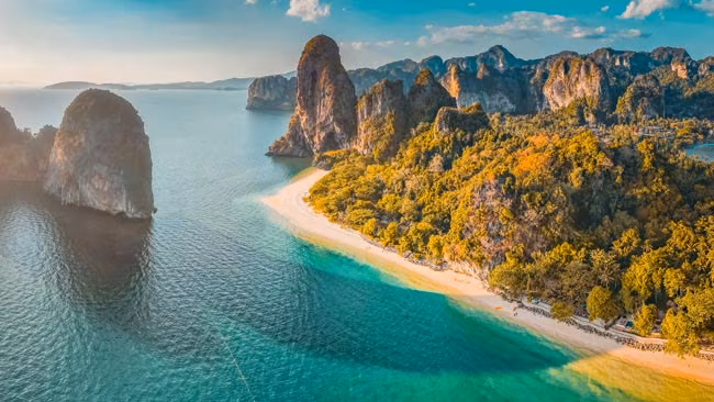 Asien - Thailand, Luftaufnahme von Krabi, Railay Strand im Sommer