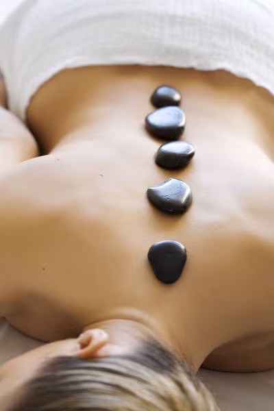 Hot Stone Massage Wellness-Bereich
