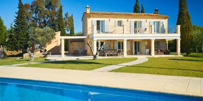 Haus mit Pool und Grossen Garten