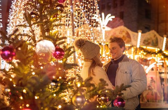 Paar auf dem Weihnachtsmarkt Essen